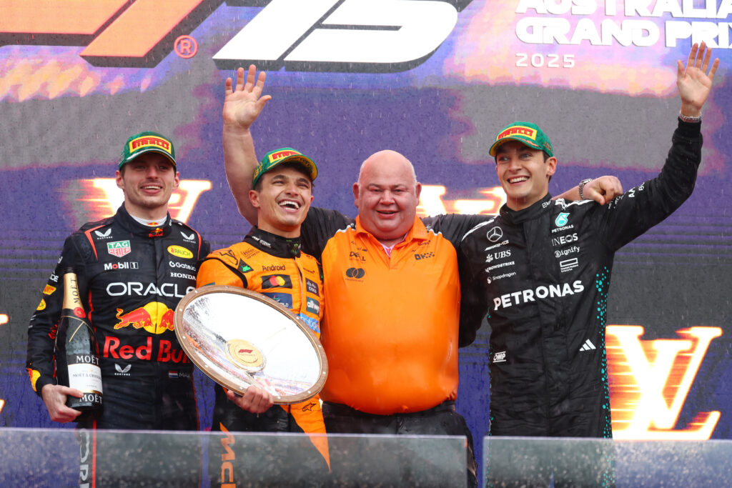 Le podium du Grand Prix d'Australie 2025, avec Russell qui se hisse à la troisième marche après la sortie de piste de Piastri